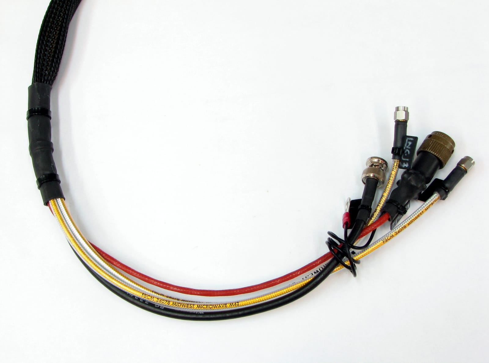 A real cable harness — the kind of physical routing problem Raphos Bundle solves automatically inside Synera